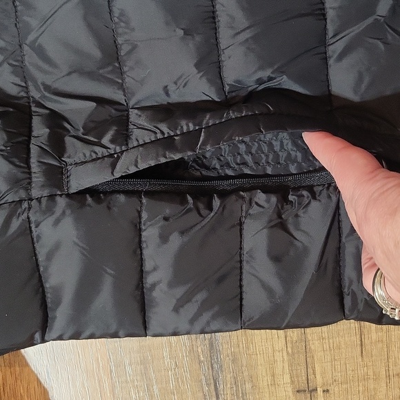 AMAZON ESSENTIALS Black Packable Lightweight Water-Resistant Puffer Jacket - Picture 5 of 11